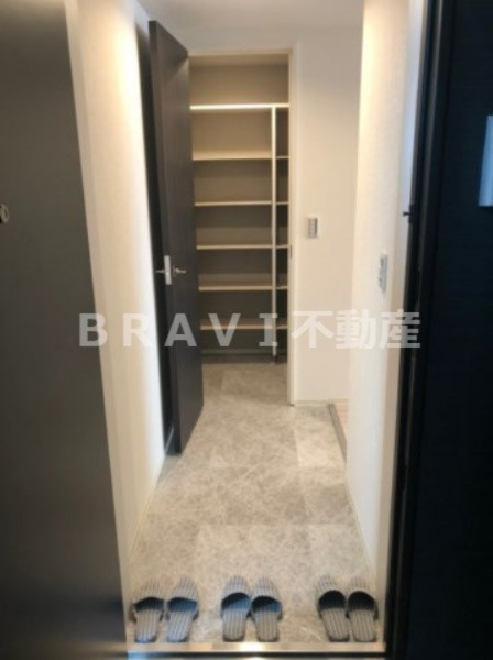 シーズンフラッツ阿波座 BRAVI不動産の玄関|【シーズンフラッツ阿波座】広い玄関