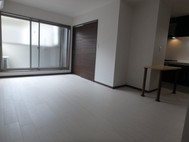 クリスタル花園の居間・リビング