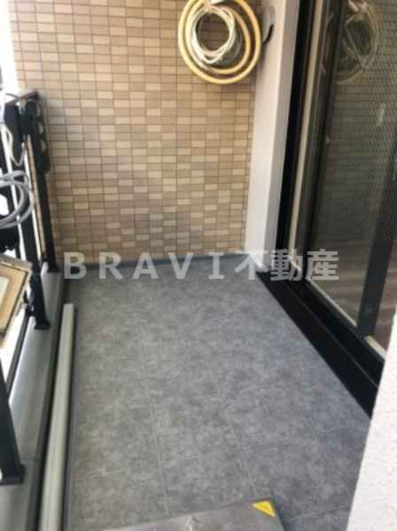 シーズンフラッツ阿波座 BRAVI不動産のバルコニー