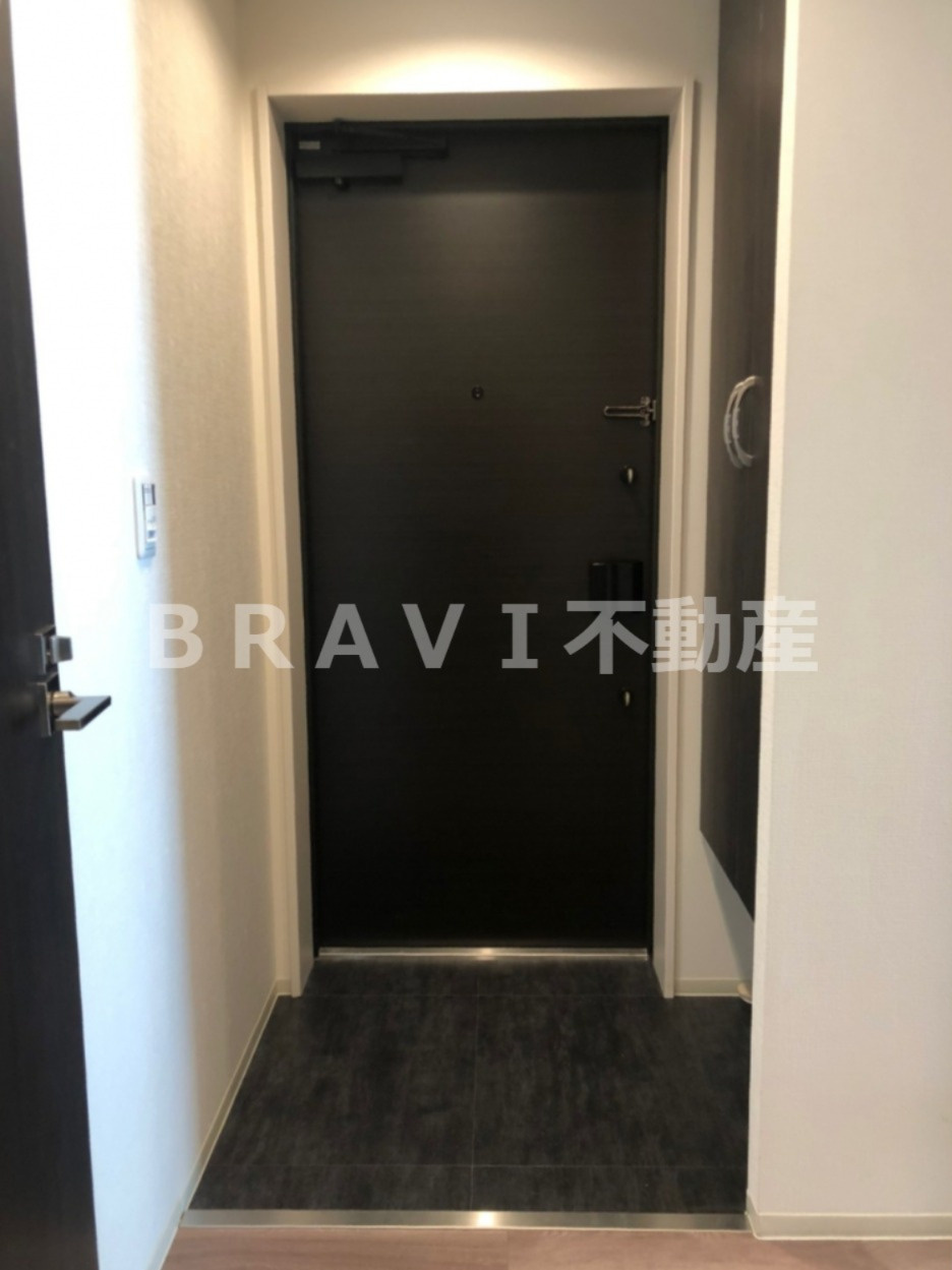 シーズンフラッツ阿波座 BRAVI不動産の玄関