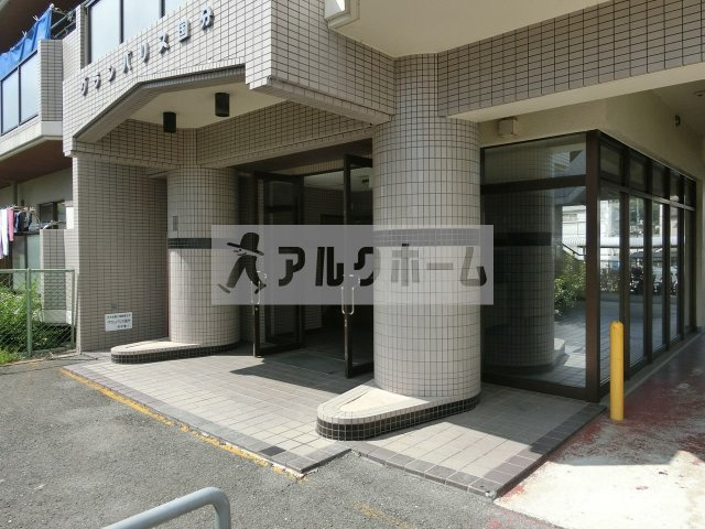 グランパリス国分のエントランス