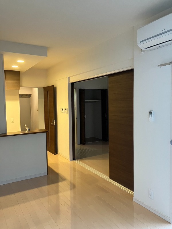 ウェルカーブ二条の居間・リビング