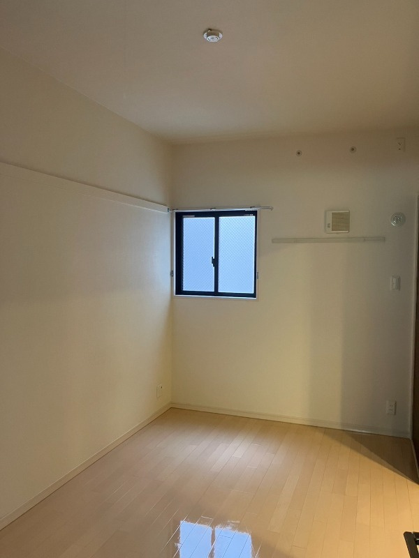 ウェルカーブ二条の寝室|洋室