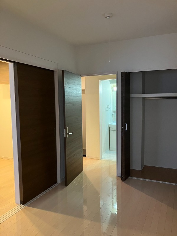 ウェルカーブ二条の洋室