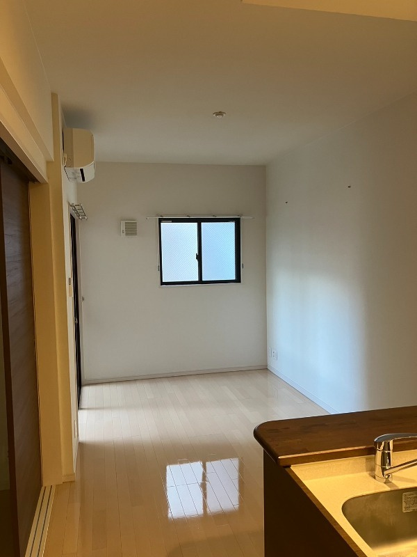 ウェルカーブ二条の居間・リビング