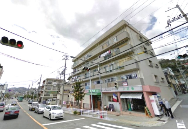 諏訪山マンションの外観