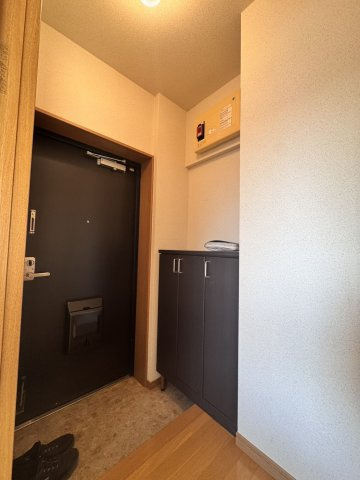 ヒーローマンション・グランブルーの玄関