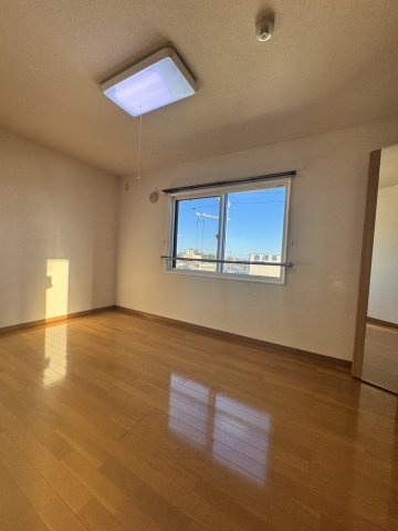 ヒーローマンション・グランブルーの洋室