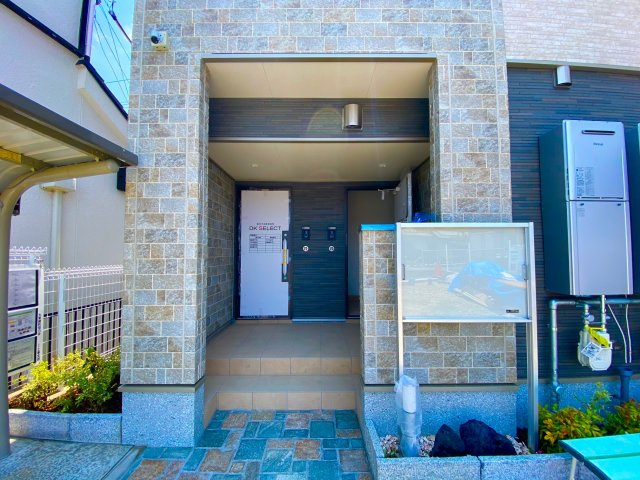 エレガント茱萸木３のエントランス