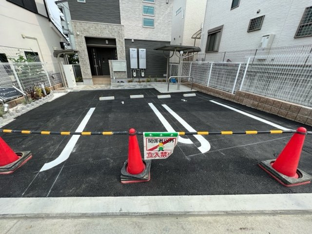 エレガント茱萸木３の駐車場