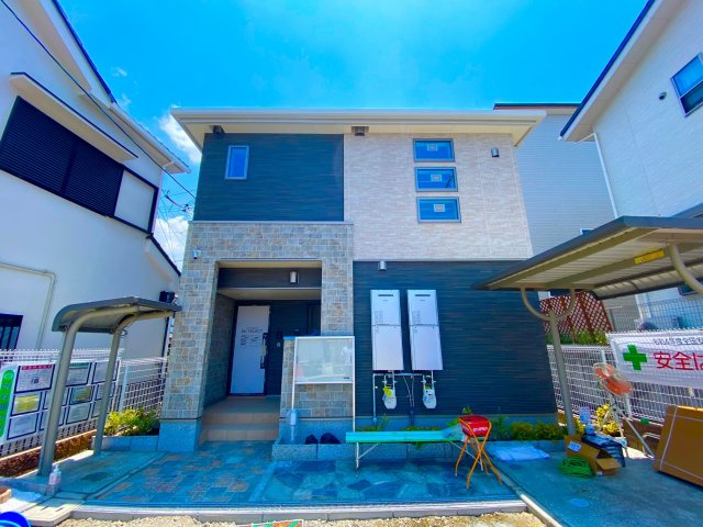 エレガント茱萸木３の外観