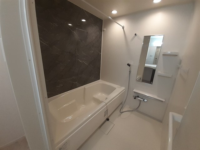 エレガント茱萸木３の浴室