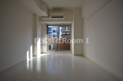 【居間・リビング】 | プレサンス谷町アルファ | ゆったりとした居間です