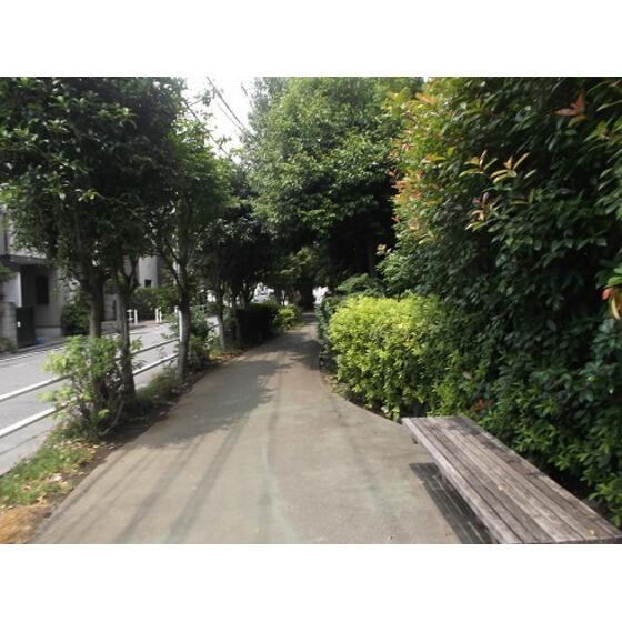 小茂根三丁目緑地まで715m