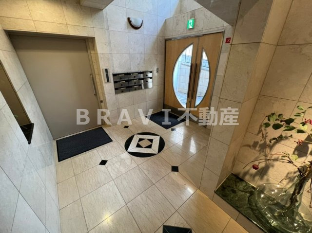 ヴェルビューレⅡ　BRAVI不動産のロビー|【ヴェルビューレⅡ】清潔なロビーです