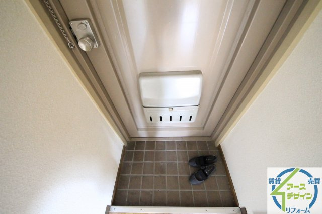 カツノハイツの玄関