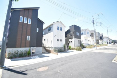 【外観】 | ◆全７棟４ＬＤＫカースペース２台◆全棟整形地！藤沢市石川 | 建売分譲ですが１棟１棟表情が違うデザインは建売には見えないところが素敵です(*'▽')