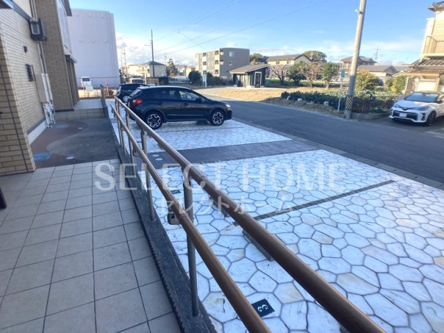 【駐車場】 | フォレスト大和Ａ棟 | 駐車場があるので、車を買う予定の方も安心です