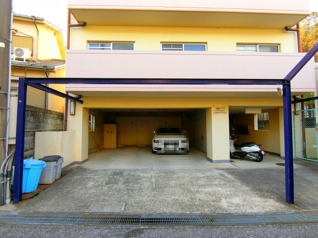 滝野ハイツの駐車場