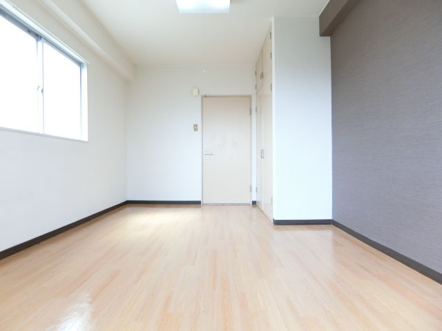 滝野ハイツの洋室