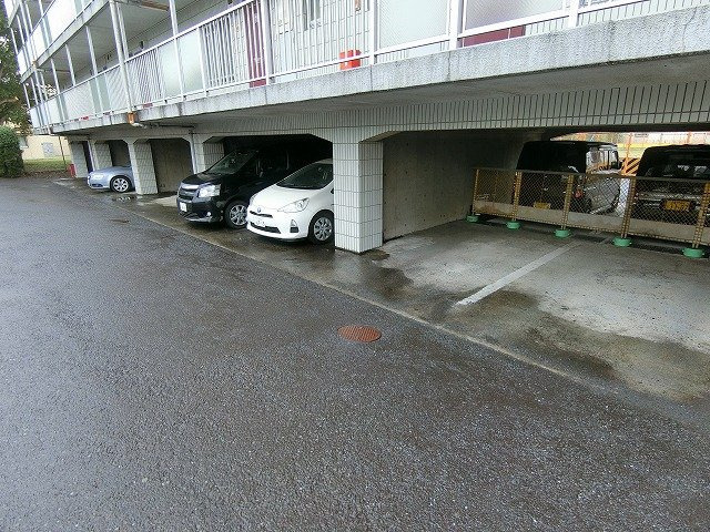 島田第５マンションの駐車場