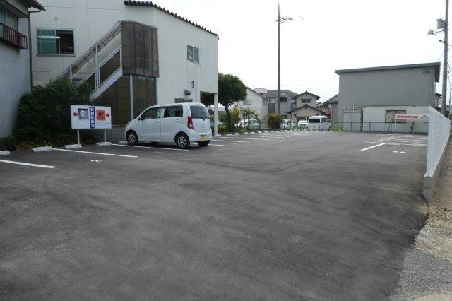 K'sビルの駐車場