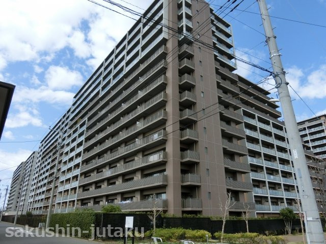 ユトリシア　４番街の外観|充実の共用施設（ドックラン・ペット用シャワー室・洗車場・クラブアリーナ・カラオケルーム・自主管理公園・キッズルーム・ママラウンジ・バーベキュー広場・宿泊ルーム・カフェ・児童遊び場広場・フロントサービス