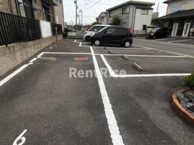 セジュール セレスの駐車場