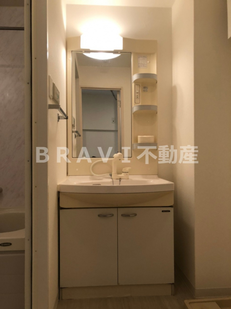 ラムール谷町　BRAVI不動産の独立洗面台|【ラムール谷町】独立洗面化粧台付き