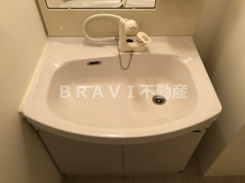 ラムール谷町　BRAVI不動産の独立洗面台|【ラムール谷町】独立洗面台、朝の身支度には欠かせません