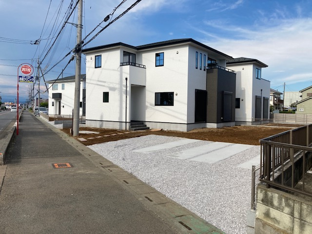 上里町金久保3期（全3棟）1号棟の前面道路含む現地写真|前面道路含む現地写真です