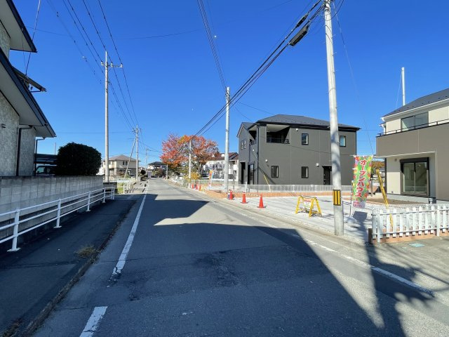藤岡市本郷第2（全2棟）2号棟の前面道路含む現地写真|前面道路含む現地写真です