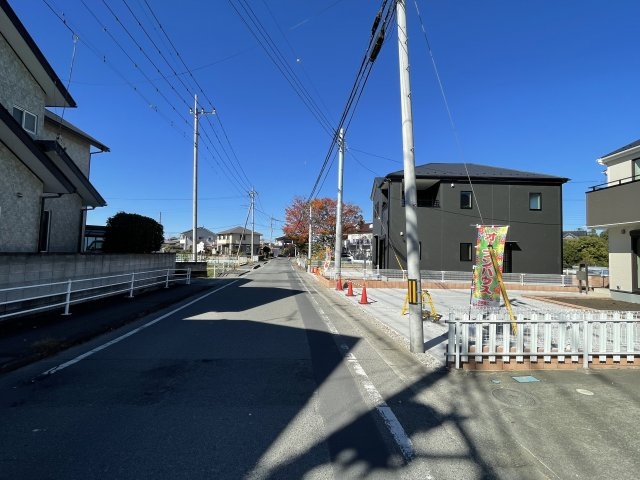 藤岡市本郷第2（全2棟）2号棟の前面道路含む現地写真|前面道路含む現地写真です
