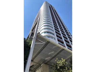 【外観】 | ザ・梅田タワー | 大阪の中心梅田エリアに建つ地上43階建ての超高層タワーマンションで総戸数385戸のビッグコミュニティです