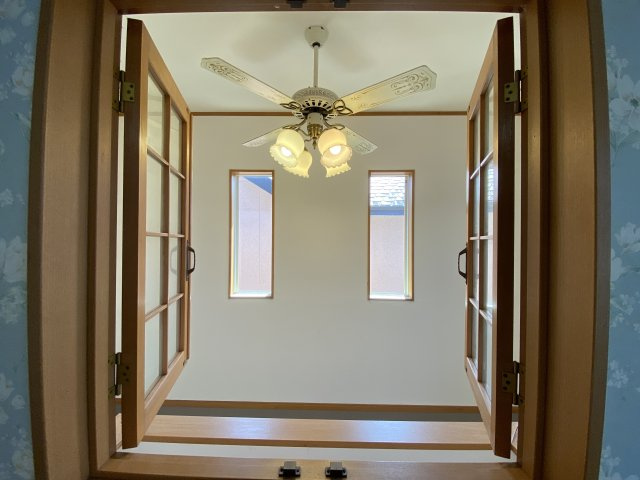 【内装】 | 宇土市走潟町 | ☆主寝室からリビングに繋がる窓があります☆