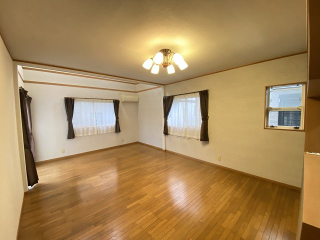 【居間・リビング】 | 宇土市走潟町 | ☆3面から採光が取れていて明るいリビングです☆