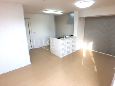 【居間・リビング】 | ウィングヴィラ | こちらのリビングで趣味の時間をお楽しみください同型タイプ