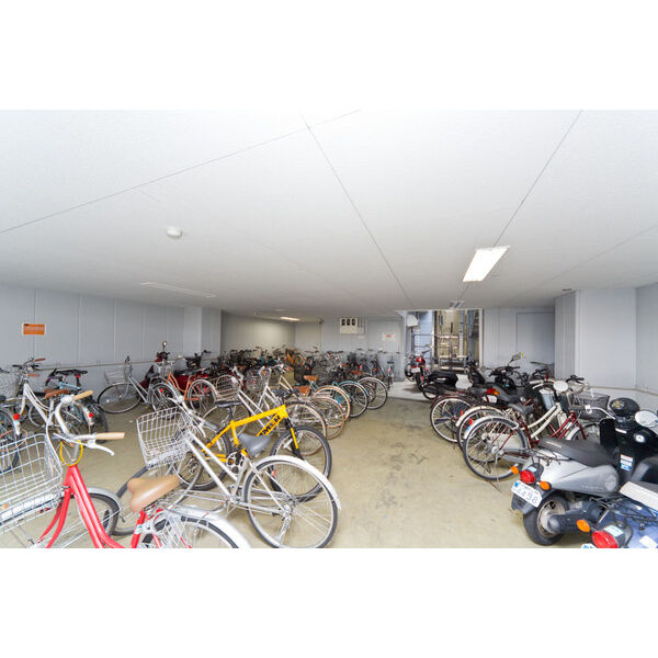 シャントール二条の駐車場|駐輪場