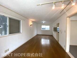 【居間・リビング】 | 宝塚市山本台２丁目中古戸建 | 1階LDKは１９帖です♪広々空間でゆったり寛げますね(^^)