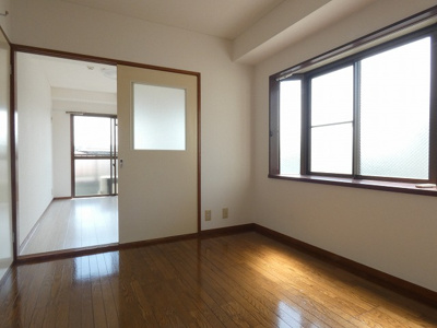 【洋室】 | プレジール | きれいな洋室です