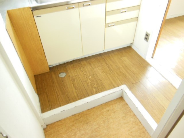翠ビルの玄関