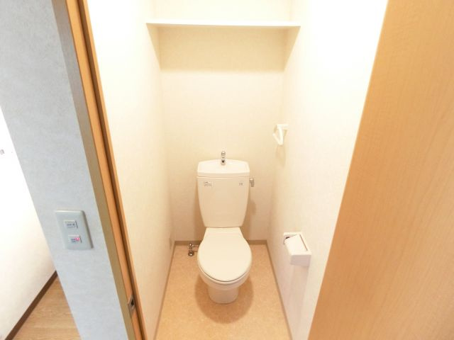 ソフィアコートのトイレ|同マンション別部屋写真