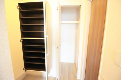 【収納】 | Good Life | (左)シューズボックス(右)収納