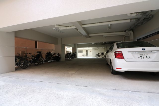 【駐車場】
