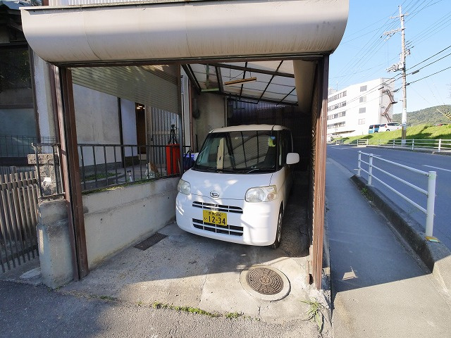 南紀寺一戸建の駐車場|使いやすい居間です