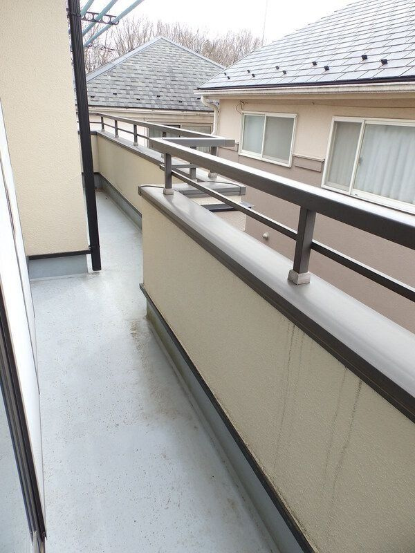 多磨町貸家のバルコニー