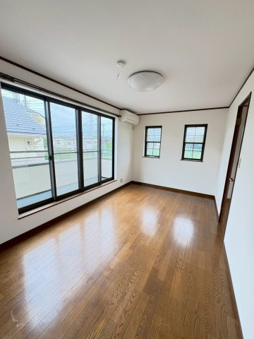 多磨町貸家の洋室
