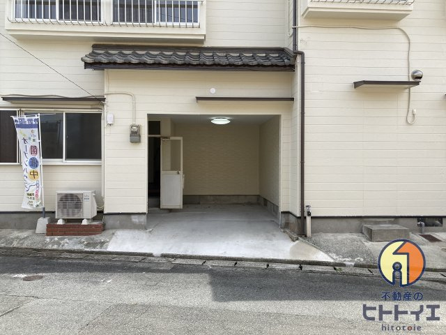八女市本町中古戸建の駐車場