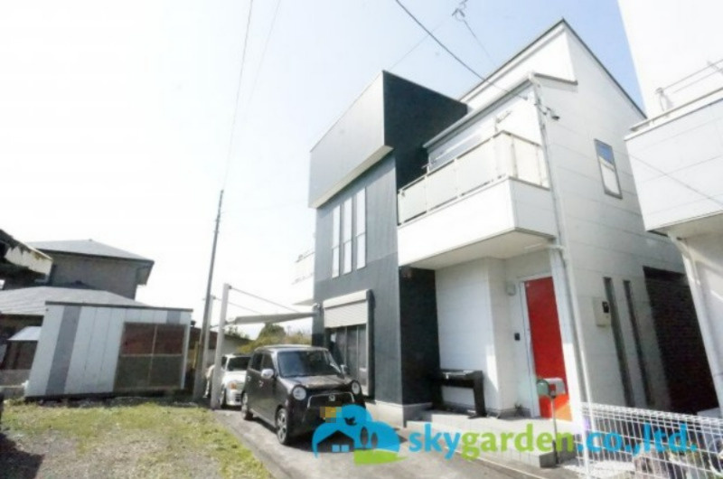 小田原市永塚　中古戸建の前面道路含む現地写真