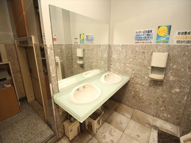 伊東市猪戸　湯の花ホールのトイレ|1階　トイレ洗面